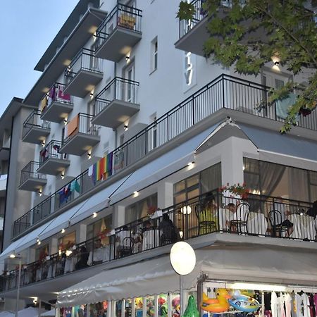 鲜活酒店 贝拉里亚-伊贾马里纳 外观 照片